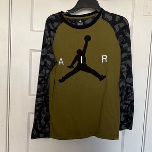 Jordan Olive Green Long-Sleeve Shirt w/ Black Camo Sleeves Boys Size XL (13-15)